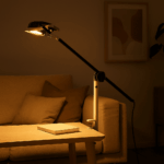 'Sintesi Morsetto': lampada da tavolo industrial orientabile anni '70-'80