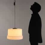 Lampada a sospensione anni '70 in vetro opalino