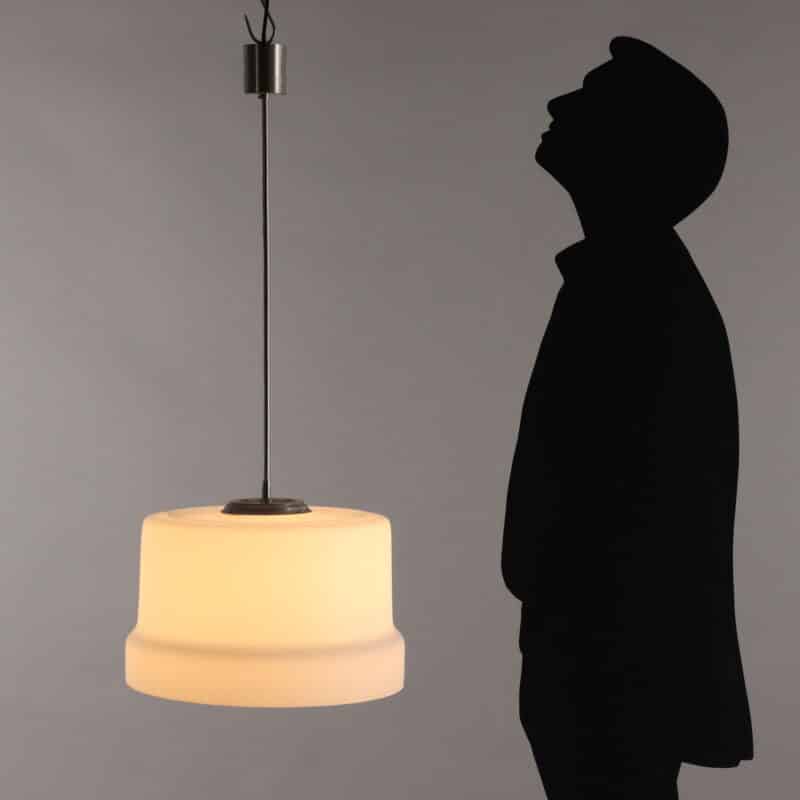 Lampada a sospensione anni '70 in vetro opalino