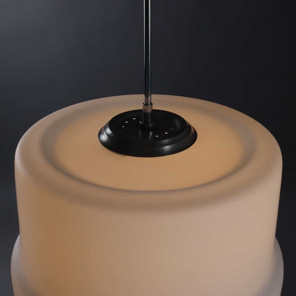 Lampada a sospensione anni '70 in vetro opalino