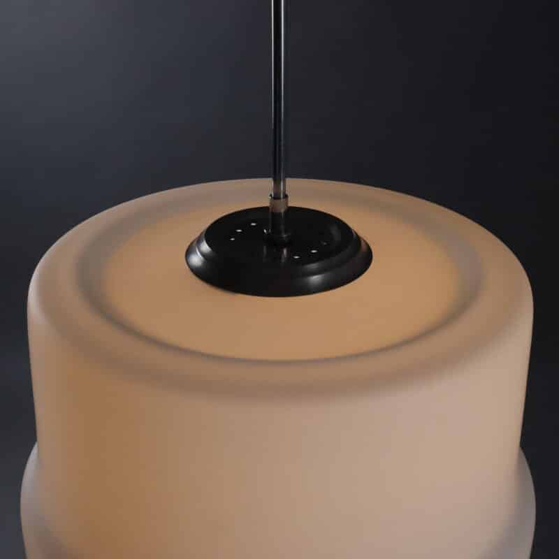Lampada a sospensione anni '70 in vetro opalino