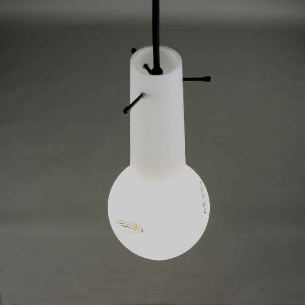 Lampada sospesa vintage anni ’60 in vetro opalino