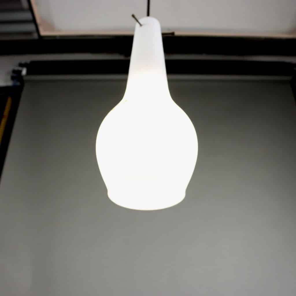 Lampada sospesa vintage anni ’60 in vetro opalino