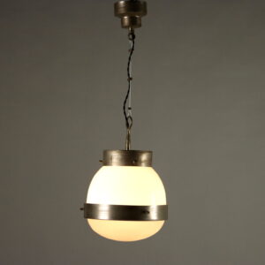 Lampadario 'Delta' di Sergio Mazza per Artemide