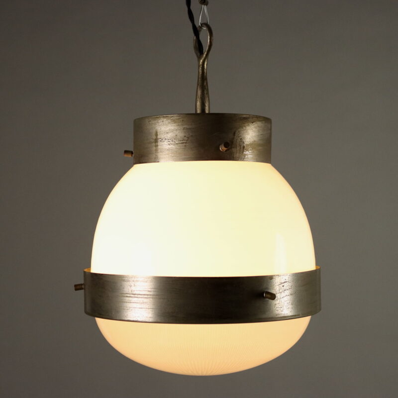 Lampadario 'Delta' di Sergio Mazza per Artemide